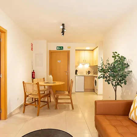 Apartment Claret I By Ele