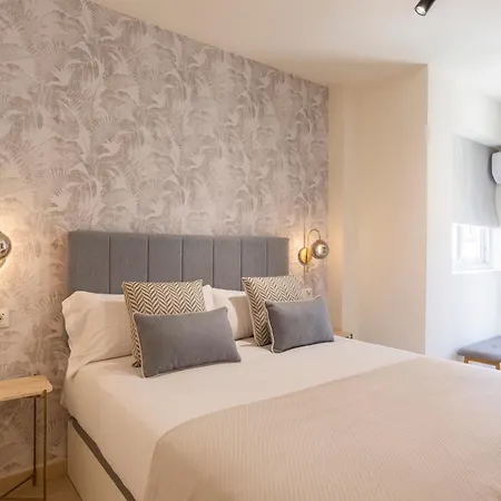 Apartment Claret I By Ele *